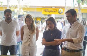 Governadora Raquel Lyra e Eduarda Gouveia, prefeita eleita de Carpina visitam espaço de vendas da Petribu